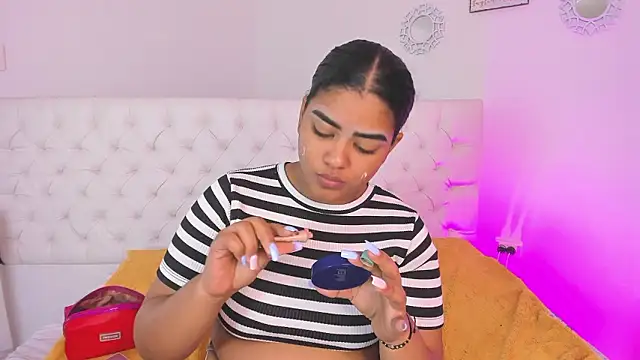 sharlot evans  online show from January 13, 12:31 pm