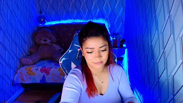 NicolleTaylor online show from December 1, 4:13 am