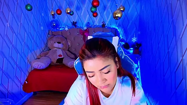 Snapshot of NicolleTaylor chatting on December 19, 3:32 am NicolleTaylor online show from December 19, 3:32 am