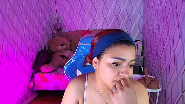 Snapshot of NicolleTaylor chatting on January 14, 3:43 am NicolleTaylor online show from January 14, 3:43 am