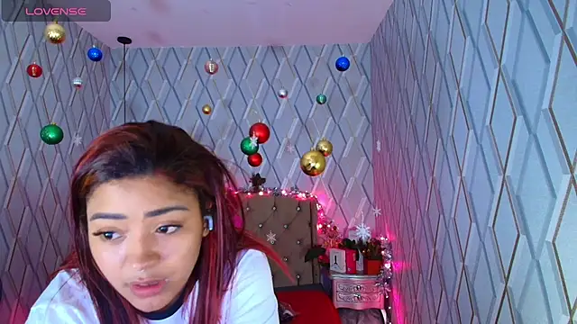 Snapshot of NicolleTaylor chatting on December 22, 4:12 am NicolleTaylor online show from December 22, 4:12 am