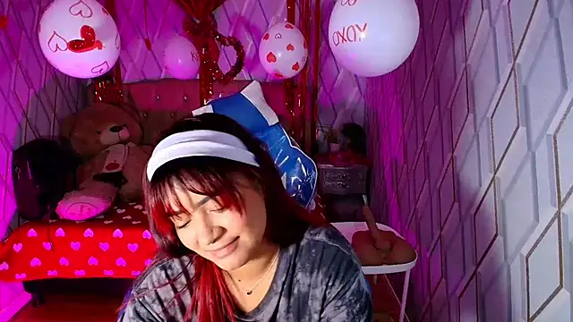 Snapshot of NicolleTaylor chatting on February 13, 3:39 am NicolleTaylor online show from February 13, 3:39 am