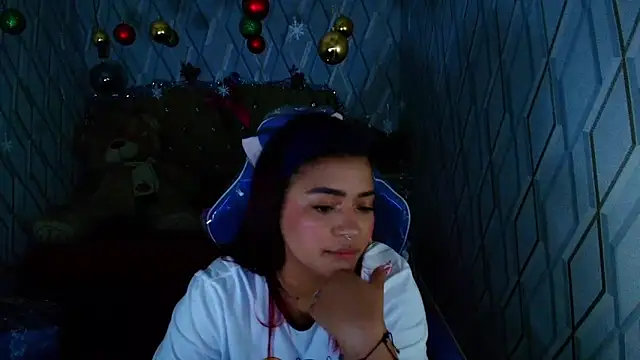 Snapshot of NicolleTaylor chatting on December 16, 4:06 am NicolleTaylor online show from December 16, 4:06 am