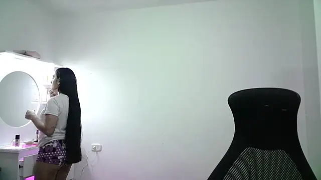 Snapshot of aineangeel chatting on November 5, 2:14 am aineangeel online show from November 5, 2:14 am