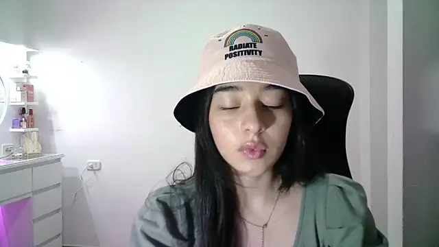 Snapshot of aineangeel chatting on November 8, 7:06 pm aineangeel online show from November 8, 7:06 pm