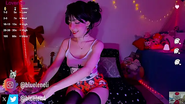 Snapshot of bluelen chatting on February 14, 7:49 am bluelen online show from February 14, 7:49 am