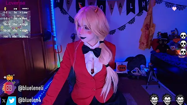 Snapshot of bluelen chatting on October 30, 8:23 am bluelen online show from October 30, 8:23 am