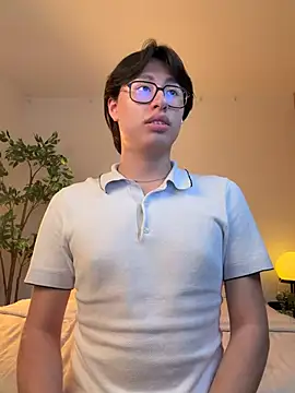 Snapshot of SrLuis18 chatting on May 17, 4:34 am SrLuis18 online show from May 17, 4:34 am