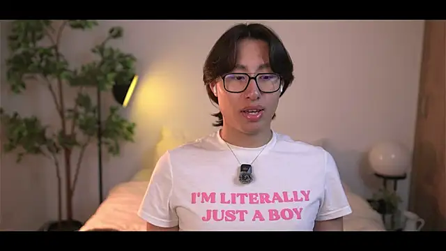 Snapshot of SrLuis18 chatting on November 5, 4:15 am SrLuis18 online show from November 5, 4:15 am