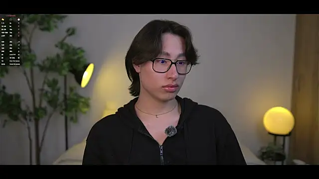 Snapshot of SrLuis18 chatting on October 23, 11:47 pm SrLuis18 online show from October 23, 11:47 pm