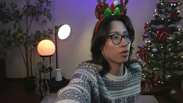 Snapshot of SrLuis18 chatting on December 25, 7:46 am SrLuis18 online show from December 25, 7:46 am