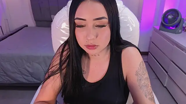 iam sofiia online show from April 17, 8:44 pm