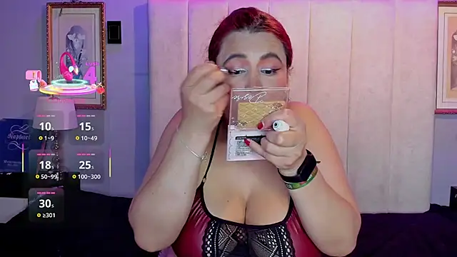 Snapshot of MarthinaBaker chatting on October 28, 8:08 pm MarthinaBaker online show from October 28, 8:08 pm