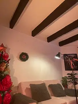 lyamthommpson online show from December 2, 7:48 pm