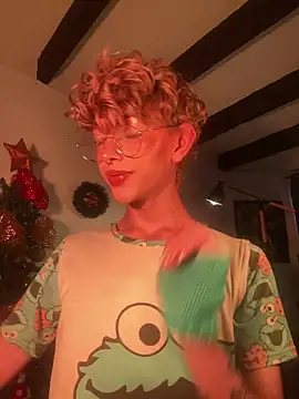 Snapshot of lyamthommpson chatting on December 18, 7:29 pm lyamthommpson online show from December 18, 7:29 pm