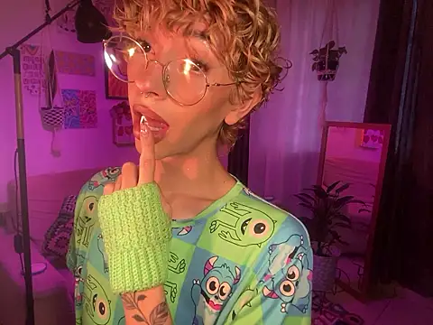 Snapshot of lyamthommpson chatting on March 17, 8:34 pm lyamthommpson online show from March 17, 8:34 pm