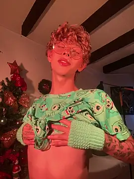 Snapshot of lyamthommpson chatting on December 17, 8:14 pm lyamthommpson online show from December 17, 8:14 pm