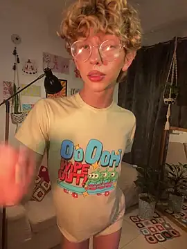 Snapshot of lyamthommpson chatting on February 7, 2:52 am lyamthommpson online show from February 7, 2:52 am