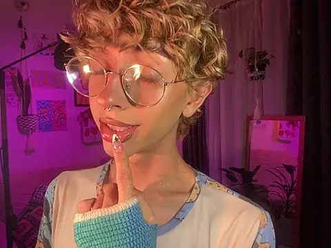 Snapshot of lyamthommpson chatting on February 28, 3:50 am lyamthommpson online show from February 28, 3:50 am