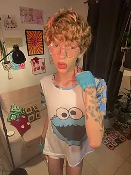 Snapshot of lyamthommpson chatting on February 9, 3:26 am lyamthommpson online show from February 9, 3:26 am