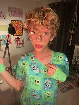 Snapshot of lyamthommpson chatting on February 8, 2:53 am lyamthommpson online show from February 8, 2:53 am