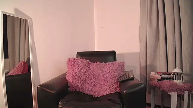 lyamthommpson online show from February 13, 3:39 am