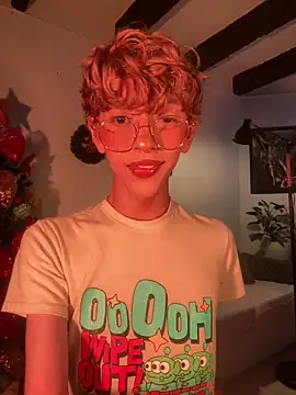 Snapshot of lyamthommpson chatting on December 5, 6:17 pm lyamthommpson online show from December 5, 6:17 pm