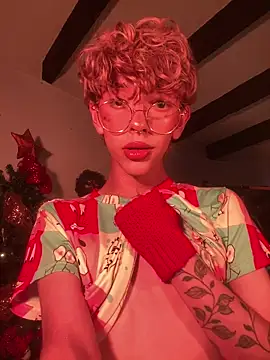 Snapshot of lyamthommpson chatting on December 16, 8:57 pm lyamthommpson online show from December 16, 8:57 pm