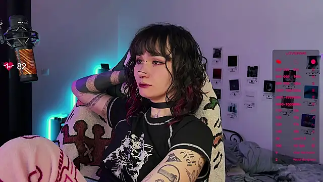 deadlysweet online show from September 23, 1:23 am