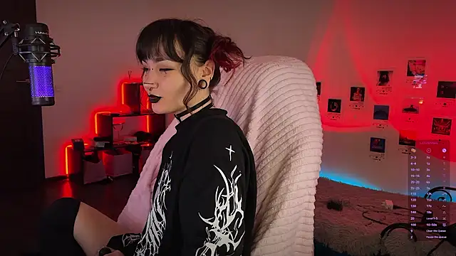 deadlysweet online show from January 18, 3:21 am