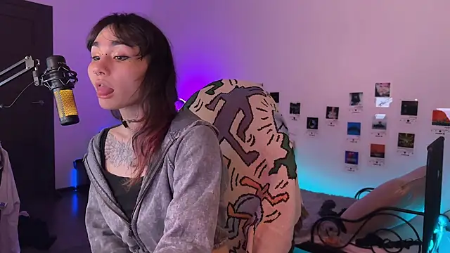 deadlysweet online show from May 25, 1:27 am