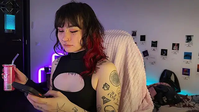 deadlysweet online show from February 10, 12:42 am