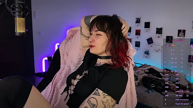 deadlysweet online show from February 13, 2:44 am