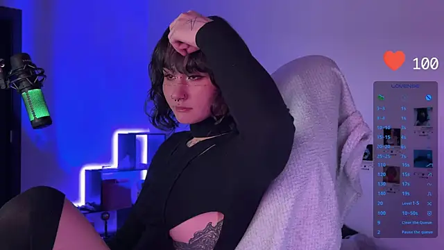 deadlysweet online show from January 6, 9:00 pm