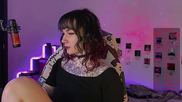 deadlysweet online show from October 6, 2:02 am