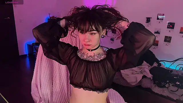 deadlysweet online show from March 3, 4:19 am