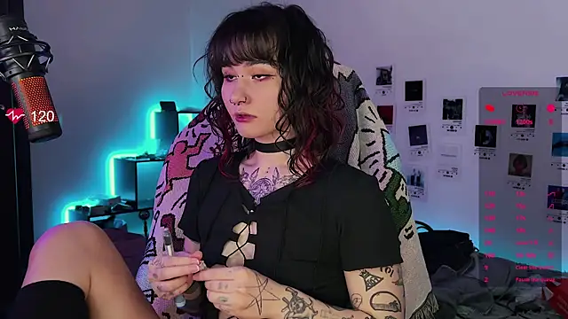 deadlysweet online show from September 27, 2:39 am