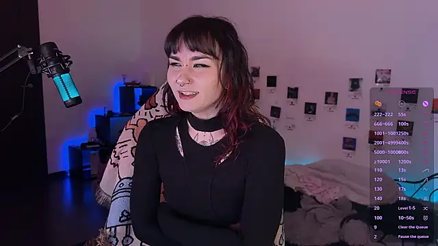 deadlysweet online show from March 8, 2:04 am