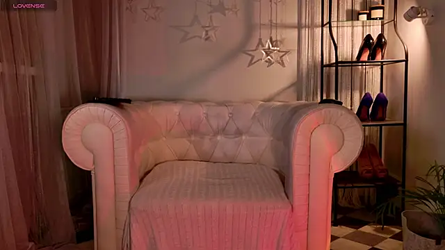 Your Little Milf online show from February 19, 6:27 pm