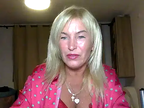 Snapshot of diana58 chatting on September 25, 4:24 pm diana58 online show from September 25, 4:24 pm