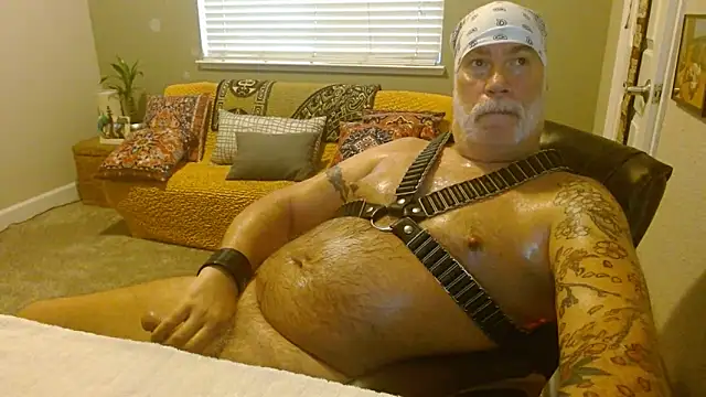 musclebearnips online show from October 14, 5:02 pm