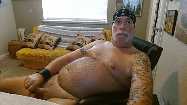 Snapshot of musclebearnips chatting on June 12, 10:07 pm musclebearnips online show from June 12, 10:07 pm