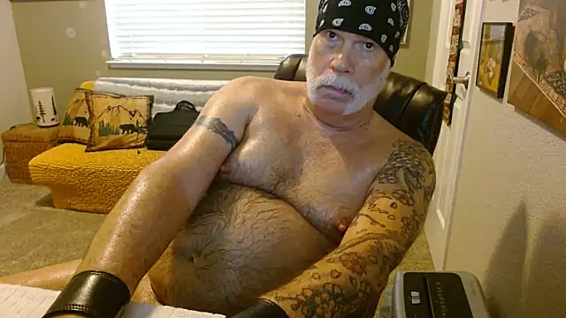 Snapshot of musclebearnips chatting on May 28, 4:57 pm musclebearnips online show from May 28, 4:57 pm