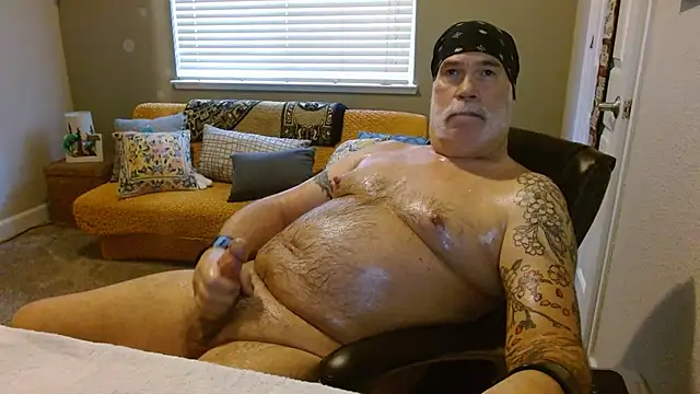 musclebearnips online show from February 26, 7:10 pm