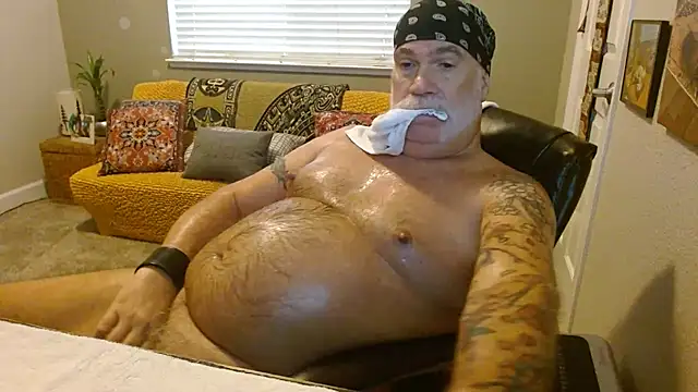 Snapshot of musclebearnips chatting on November 8, 11:41 pm musclebearnips online show from November 8, 11:41 pm