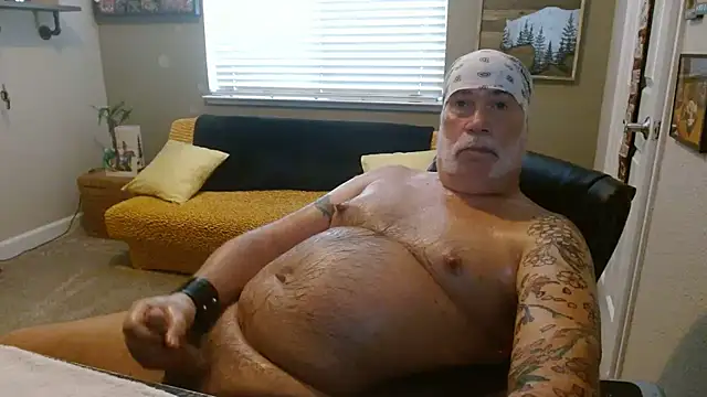 Snapshot of musclebearnips chatting on July 17, 8:17 pm musclebearnips online show from July 17, 8:17 pm