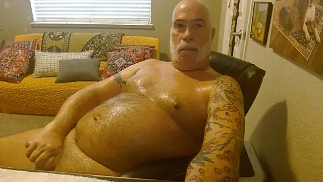 Snapshot of musclebearnips chatting on October 19, 6:43 pm musclebearnips online show from October 19, 6:43 pm