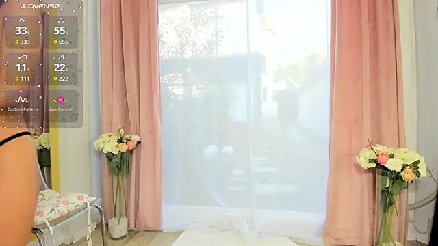 Snapshot of Selena_Reeves chatting on October 5, 6:26 am Selena Reeves online show from October 5, 6:26 am