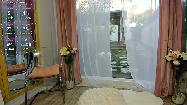 Snapshot of Selena_Reeves chatting on October 10, 6:03 am Selena Reeves online show from October 10, 6:03 am