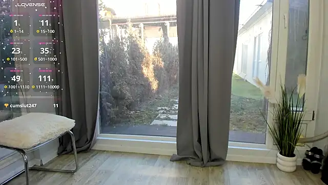 Snapshot of Selena_Reeves chatting on March 8, 6:54 am Selena Reeves online show from March 8, 6:54 am